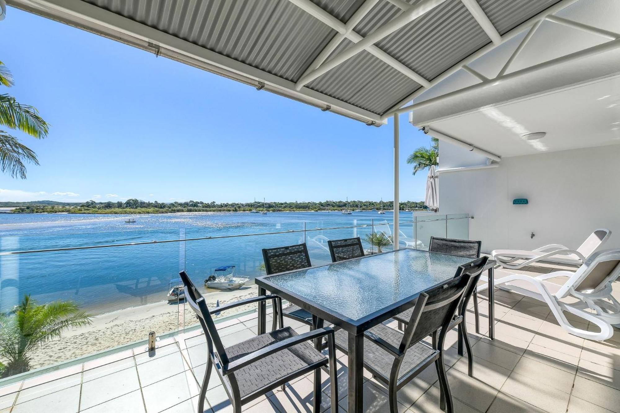 Noosa Quays Waterfront Accomodation Экстерьер фото
