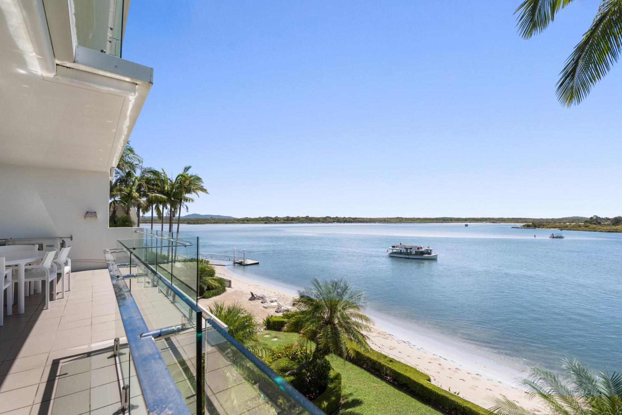Noosa Quays Waterfront Accomodation Экстерьер фото